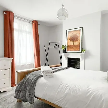 Villa Large House With Fast Trains To London Croydon Esterno foto