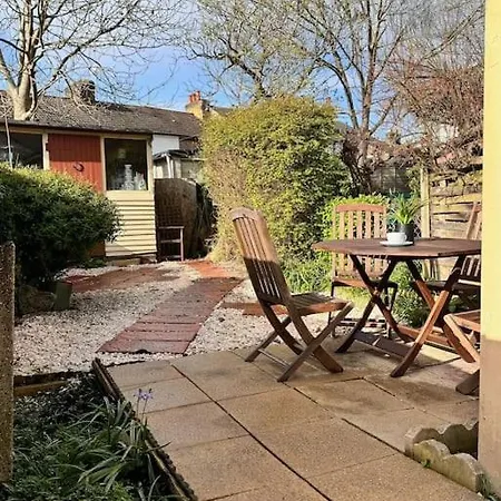 Villa Large House With Fast Trains To London Croydon Esterno foto