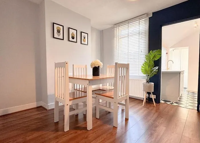 Large House With Fast Trains To London