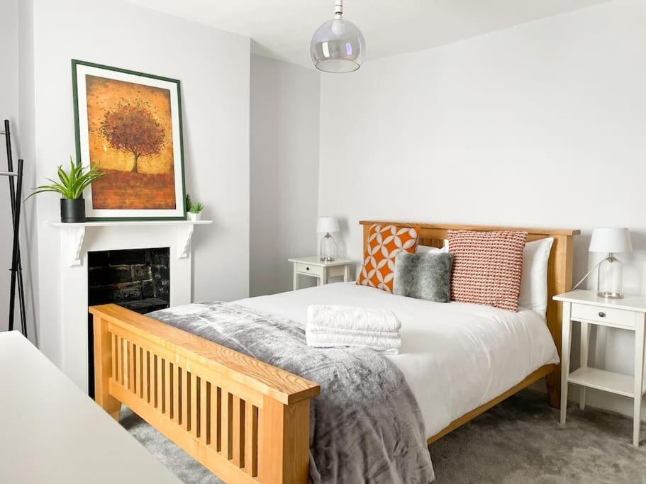 Large House With Fast Trains To London Croydon